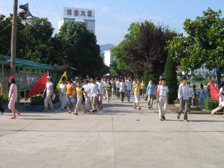 考生满怀信心步入考场